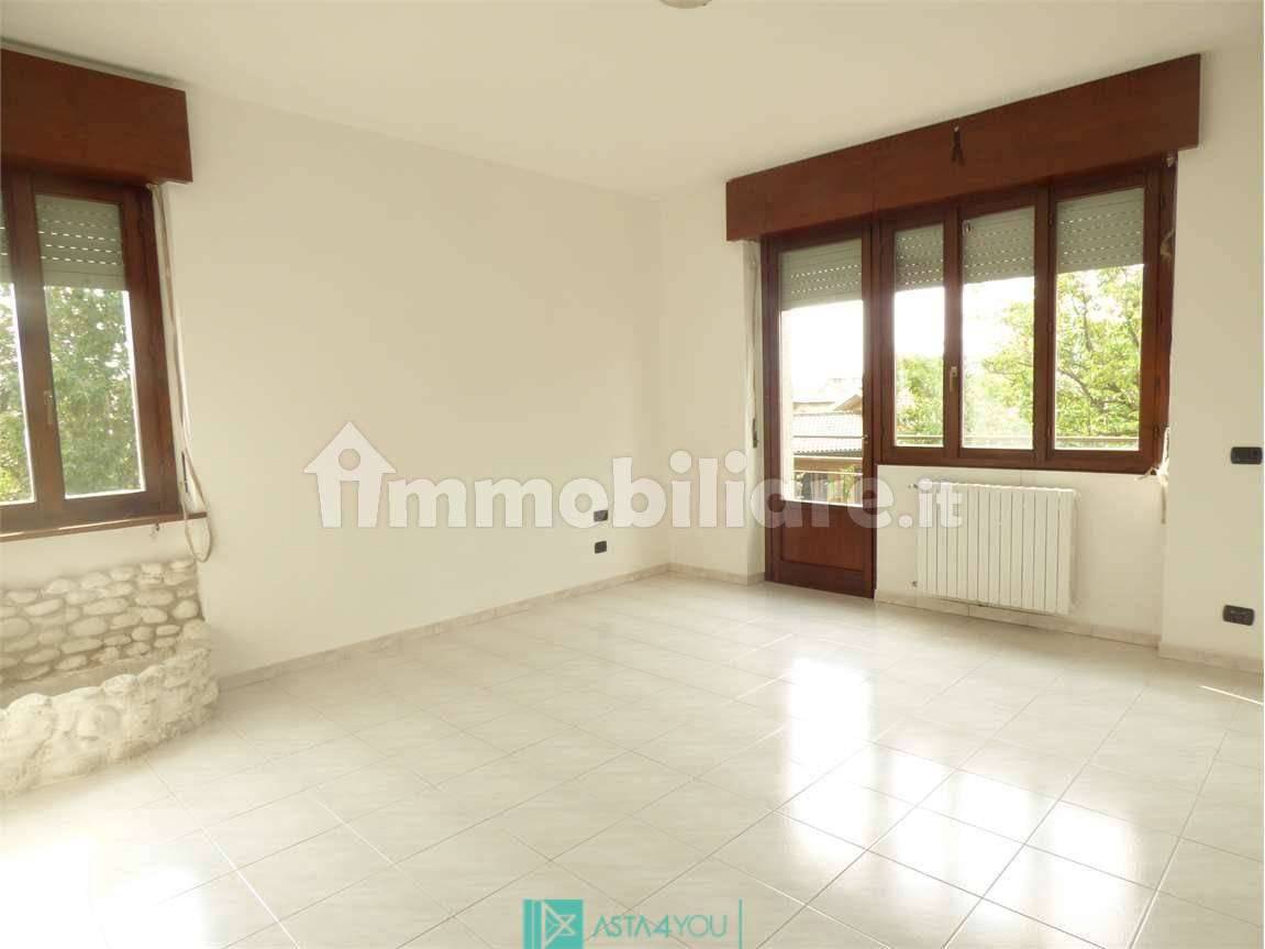 appartamento in vendita a Limbiate in zona Villaggio del Sole