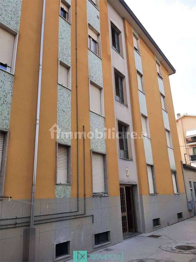 appartamento in vendita a Limbiate in zona Villaggio del Sole