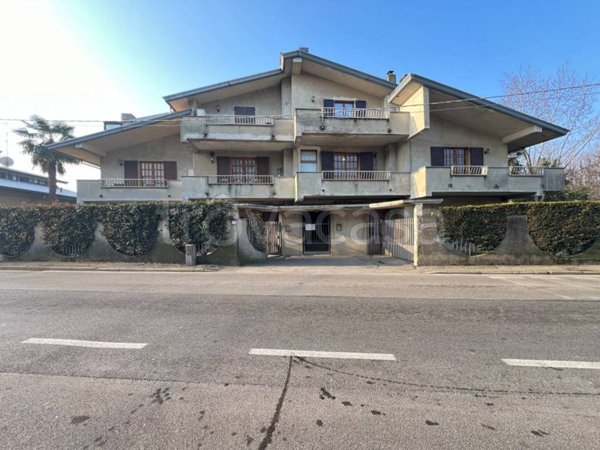 appartamento in vendita a Limbiate in zona Villaggio del Sole