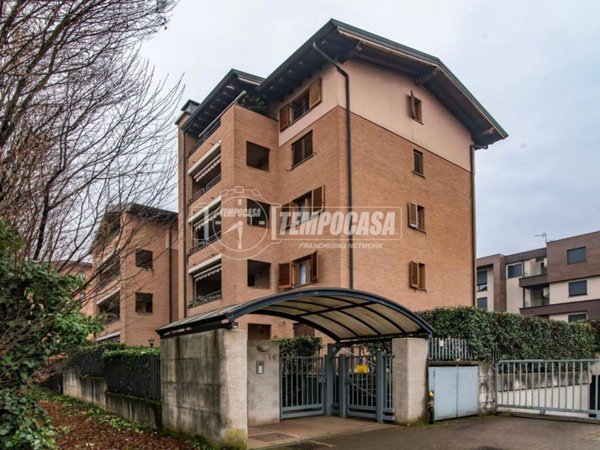 appartamento in vendita a Limbiate in zona Mombello