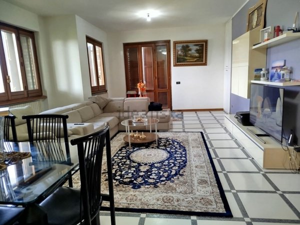 appartamento in vendita a Limbiate in zona Villaggio dei Giovi