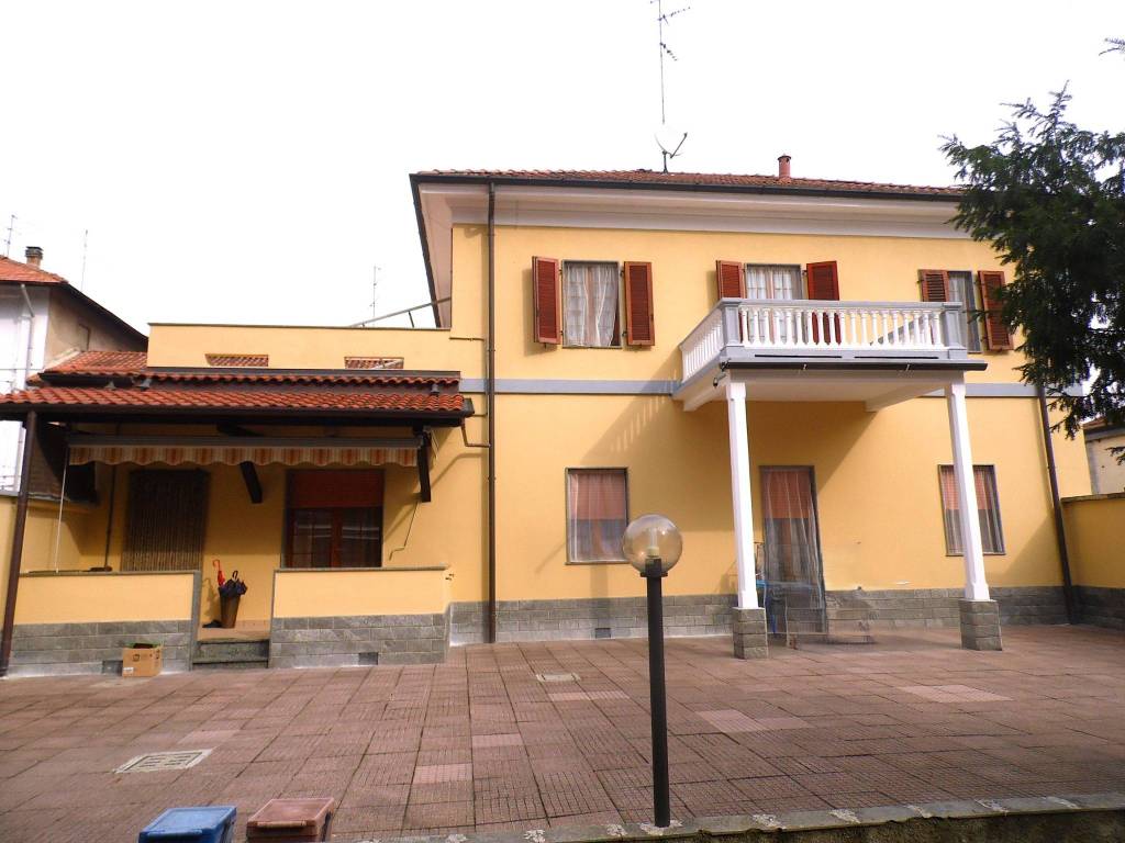 casa indipendente in vendita a Limbiate