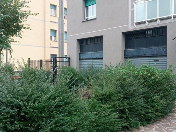 negozio in vendita a Limbiate