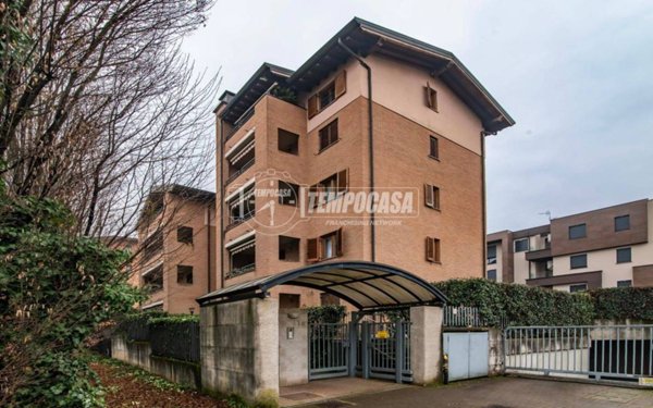 appartamento in vendita a Limbiate in zona Mombello