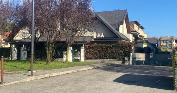 casa indipendente in vendita a Limbiate