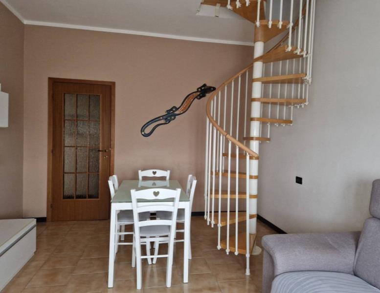 appartamento in vendita a Limbiate in zona Pinzano