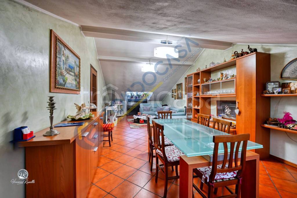 appartamento in vendita a Limbiate in zona Villaggio dei Giovi