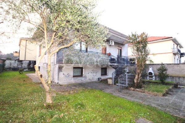 casa indipendente in vendita a Limbiate in zona Villaggio del Sole