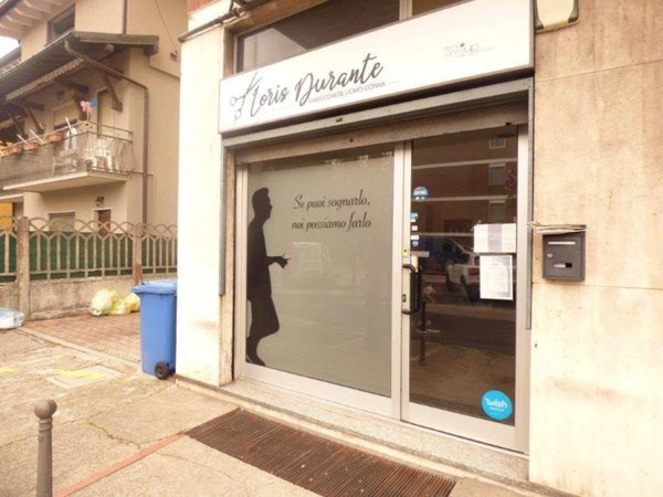 negozio in vendita a Limbiate in zona Mombello