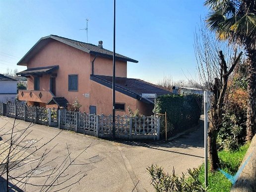casa indipendente in vendita a Limbiate