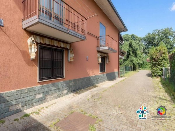casa indipendente in vendita a Limbiate in zona Mombello