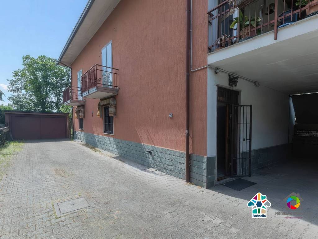 casa indipendente in vendita a Limbiate in zona Mombello