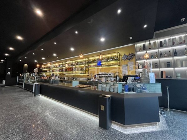 negozio in vendita a Limbiate