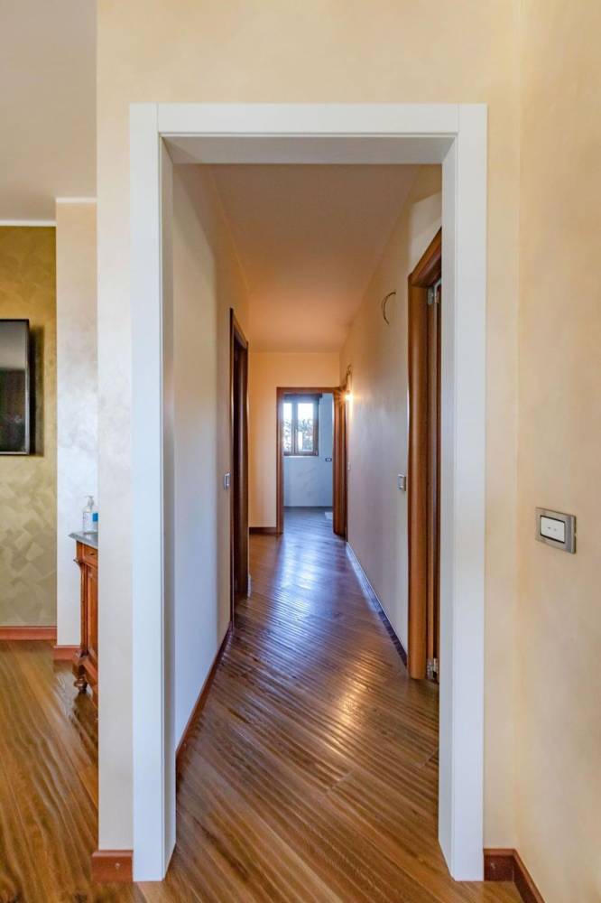 appartamento in vendita a Limbiate in zona Mombello