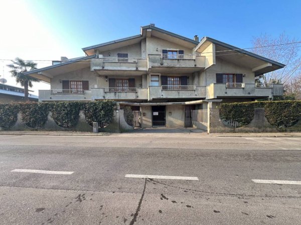 appartamento in vendita a Limbiate in zona Villaggio del Sole