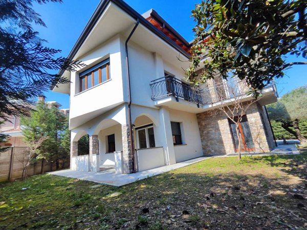 casa indipendente in vendita a Limbiate