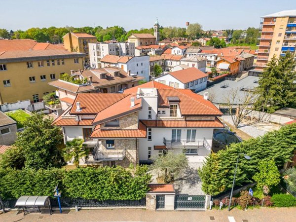casa indipendente in vendita a Limbiate in zona Villaggio dei Giovi