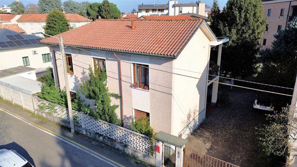 casa indipendente in vendita a Limbiate
