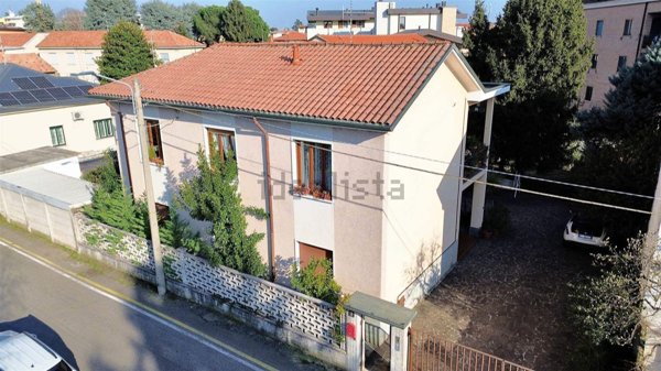 casa indipendente in vendita a Limbiate