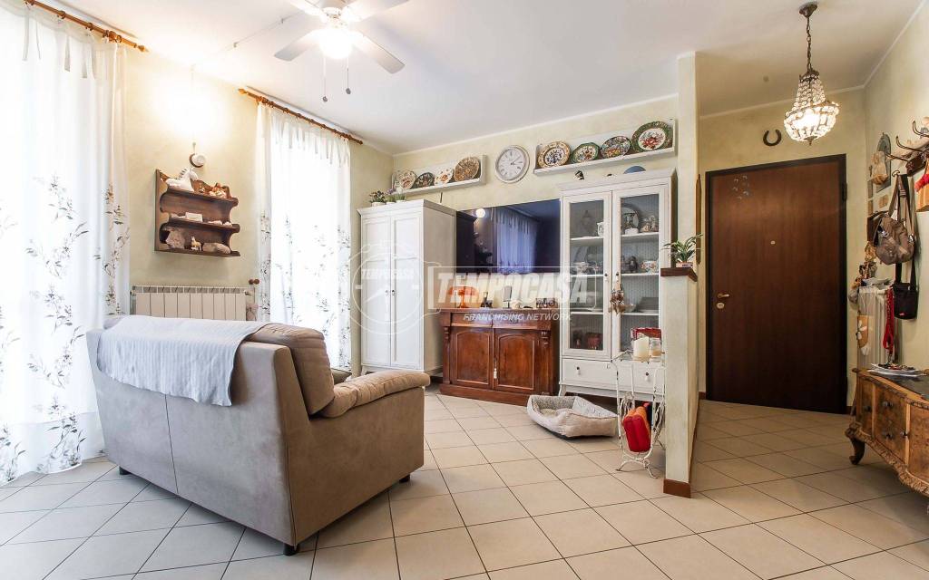 appartamento in vendita a Limbiate in zona Villaggio del Sole