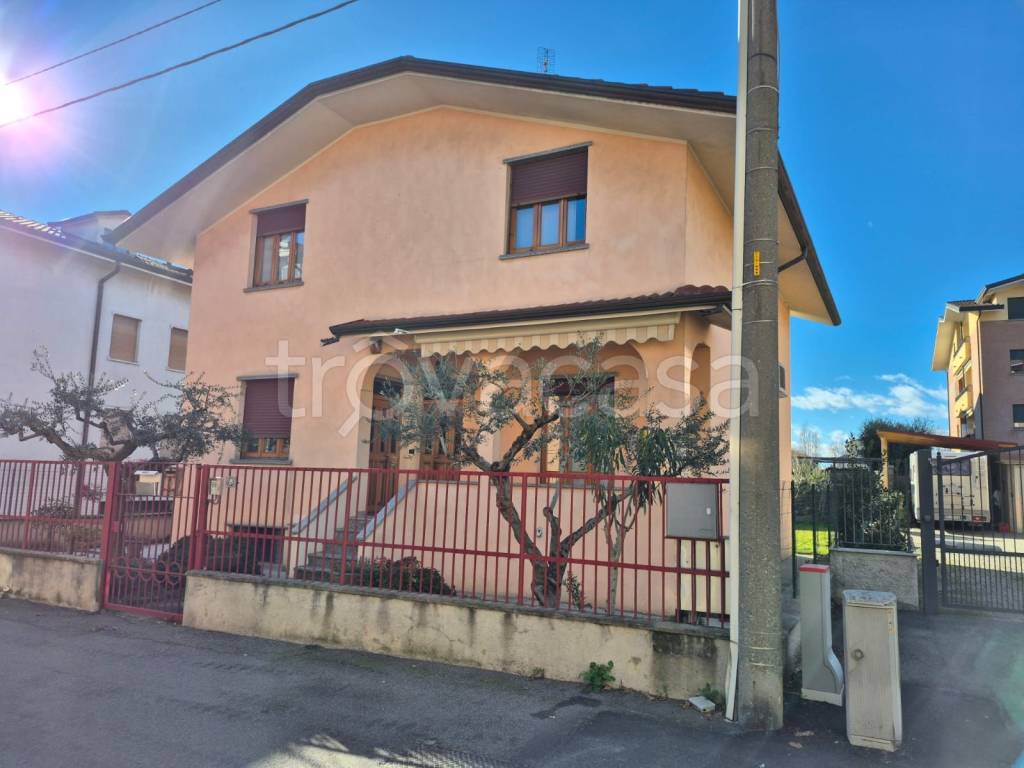 casa indipendente in vendita a Limbiate