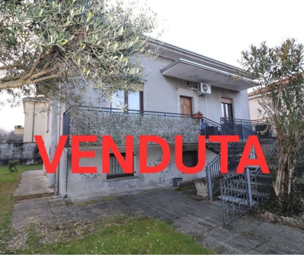 casa indipendente in vendita a Limbiate in zona Villaggio del Sole