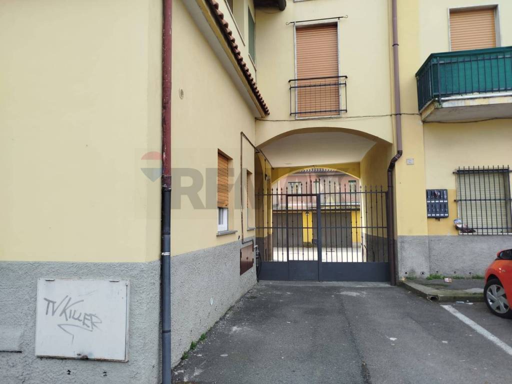 appartamento in vendita a Limbiate in zona Mombello