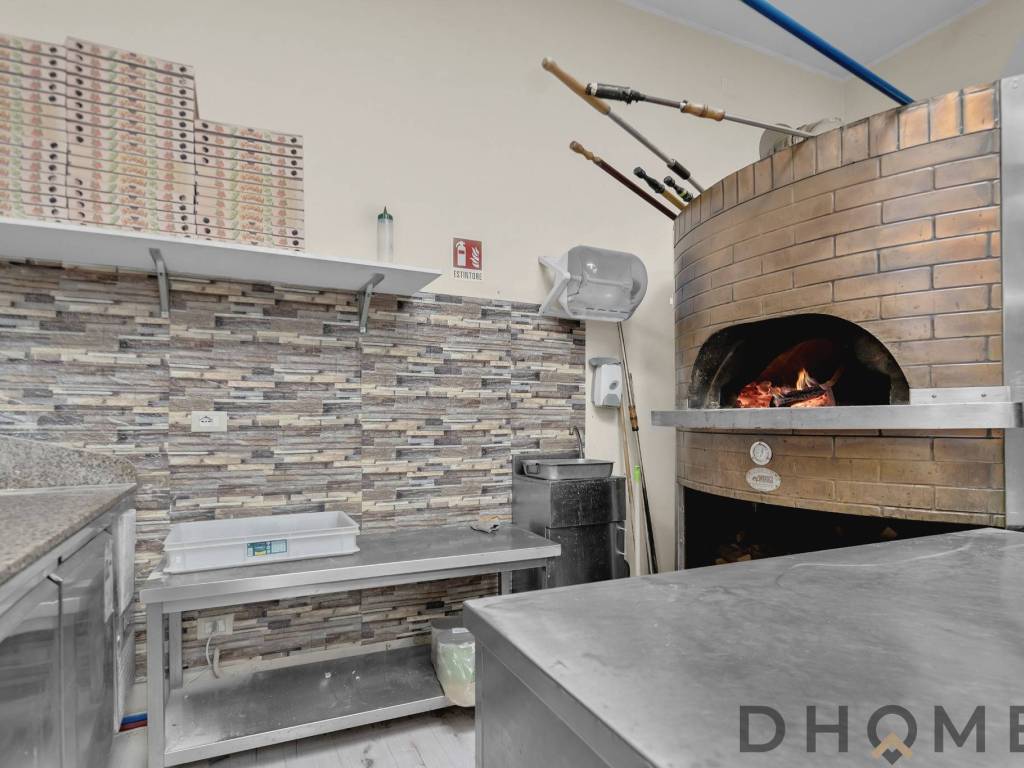 negozio in vendita a Limbiate in zona Villaggio del Sole