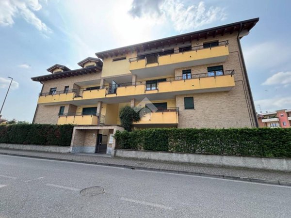 appartamento in vendita a Limbiate in zona Villaggio del Sole