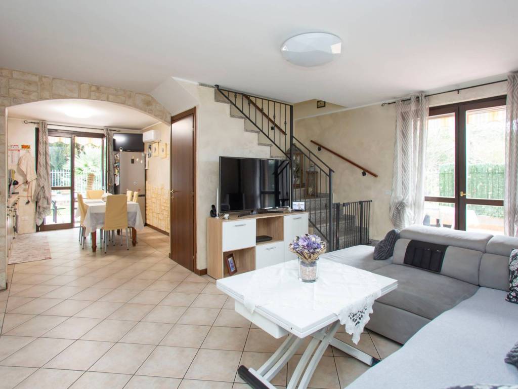 appartamento in vendita a Limbiate in zona Villaggio del Sole