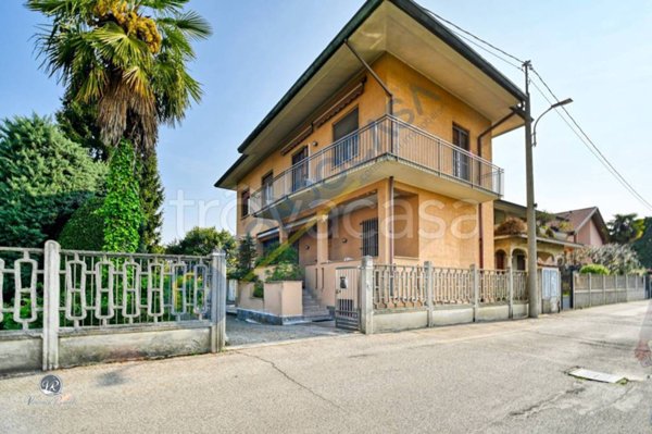 casa indipendente in vendita a Limbiate in zona Villaggio dei Giovi