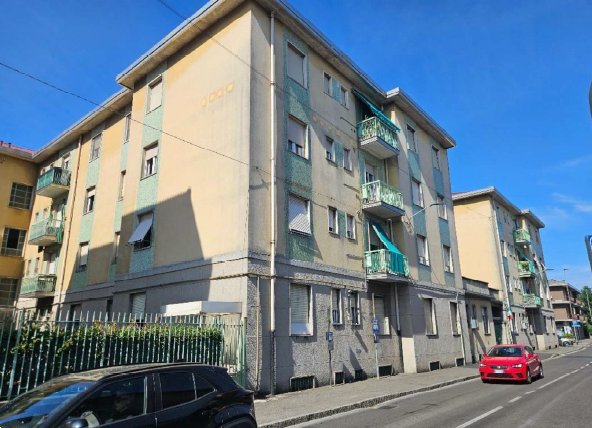 appartamento in vendita a Limbiate in zona Mombello