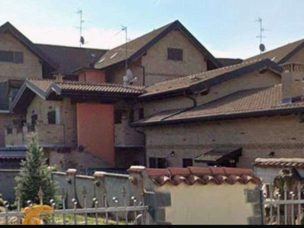 appartamento in vendita a Limbiate in zona Villaggio del Sole
