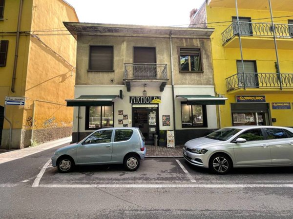 negozio in vendita a Limbiate
