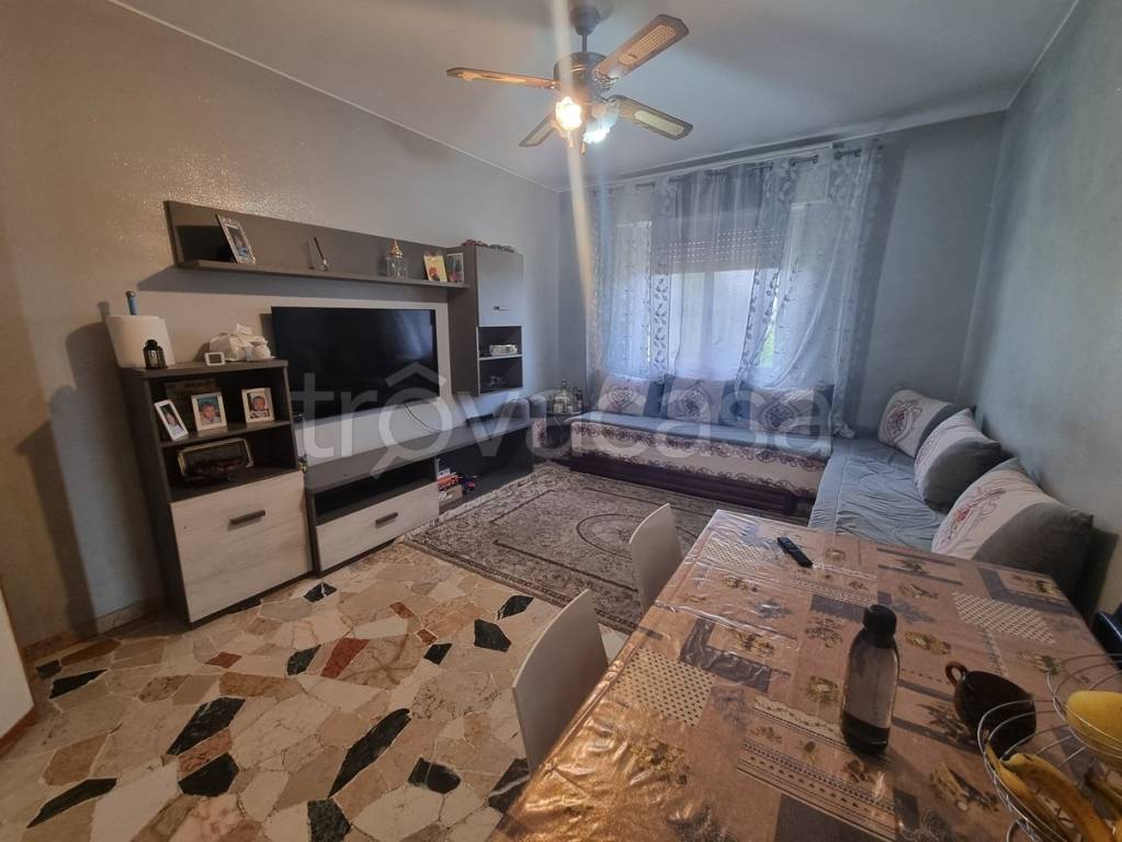 appartamento in vendita a Limbiate in zona Mombello