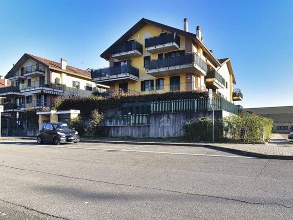appartamento in vendita a Limbiate in zona Villaggio del Sole