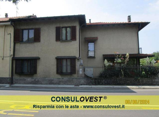 casa indipendente in vendita a Limbiate in zona Pinzano