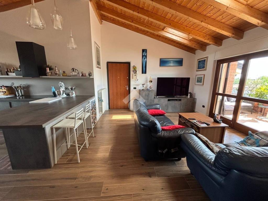appartamento in vendita a Limbiate in zona Villaggio del Sole