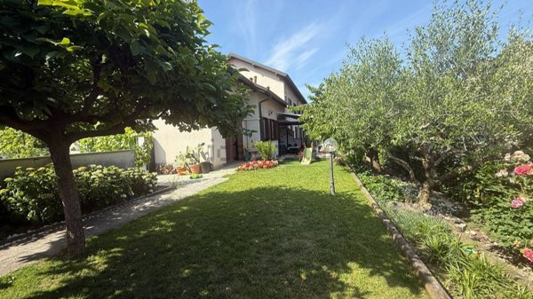 casa indipendente in vendita a Limbiate