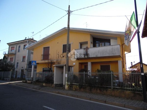 appartamento in vendita a Limbiate in zona Villaggio del Sole