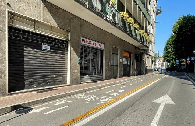 negozio in vendita a Limbiate