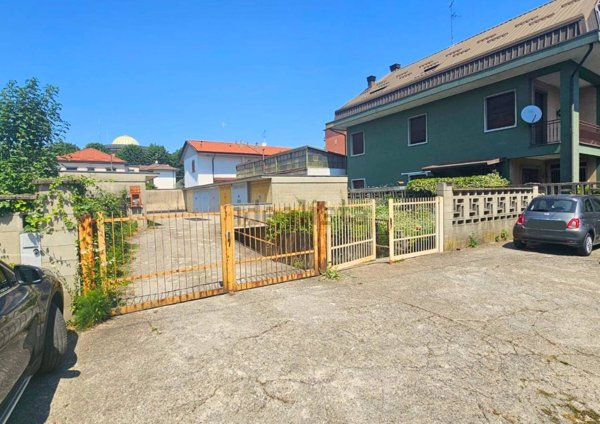 locale di sgombero in vendita a Limbiate