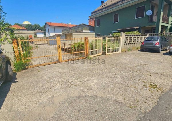 locale di sgombero in vendita a Limbiate