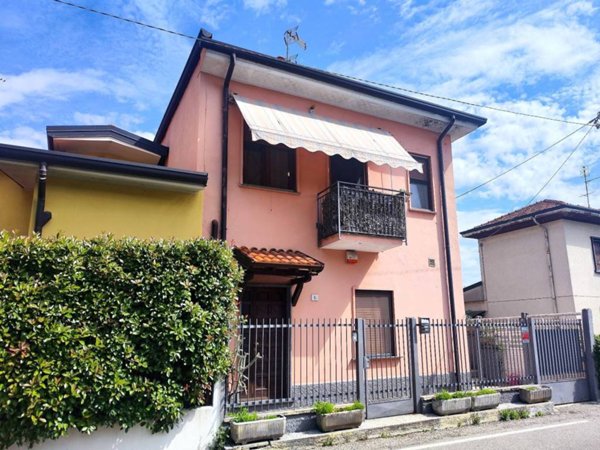 casa indipendente in vendita a Limbiate