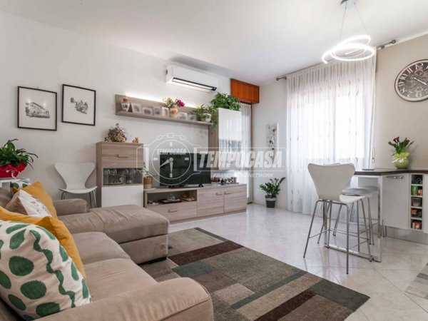 appartamento in vendita a Limbiate in zona Pinzano