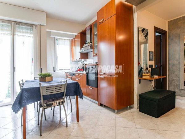 appartamento in vendita a Limbiate in zona Pinzano