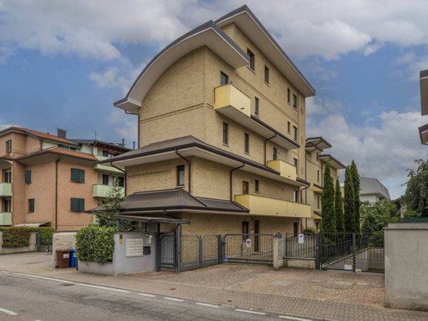 appartamento in vendita a Limbiate in zona Villaggio dei Giovi