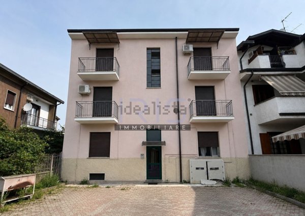 appartamento in vendita a Limbiate in zona Pinzano