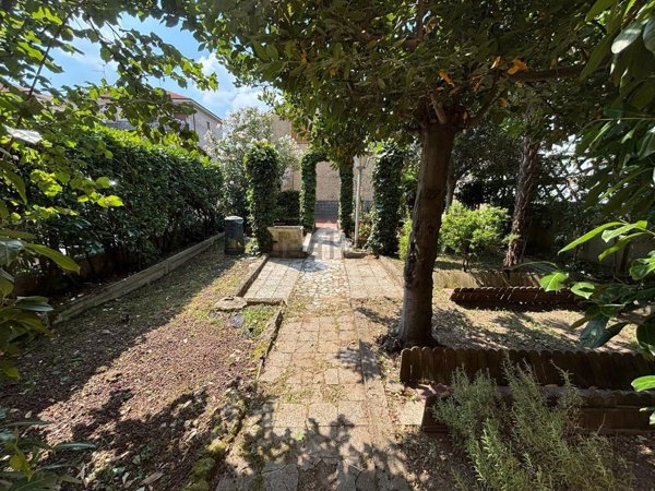appartamento in vendita a Limbiate in zona Villaggio dei Giovi