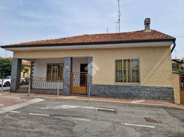 casa indipendente in vendita a Limbiate in zona Villaggio dei Giovi